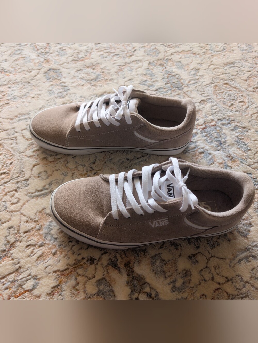Vans Men’s Low-Top Sneakers in Taupe with White Laces Size 9.